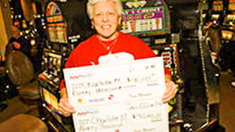 Charlotte Moncrief fra Alabama gjorde det usandsynlige og vandt jackpots på to af hinanden følgende dage på Silver Star Hotel & Casino 